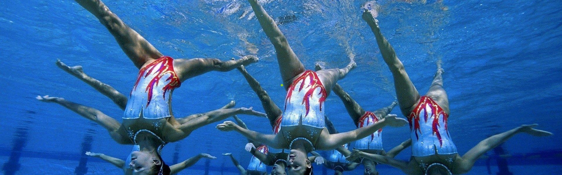 【华体会体育app】穆里尼奥本菲卡亮相驾驶旧车引瞩目，阿布2008年赠礼见证传奇情谊