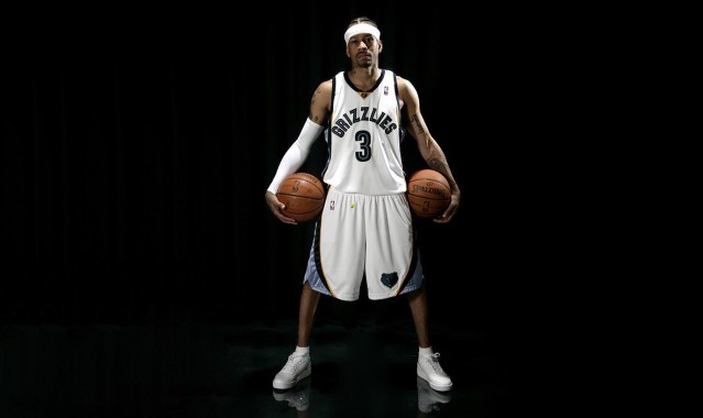 【华体会】复活节深港体育热潮，游客探寻深圳打卡胜地，体坛名人齐聚中超观赛