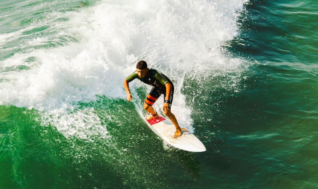 华体会：14岁天才JJ-加布里埃尔帽子戏法惊艳全场，曼联梯队4-0大胜展现青训光芒