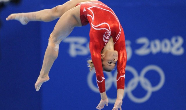 华体会官网：国足火力全开！28次射门轰入14球，对手茫然主裁拒补时